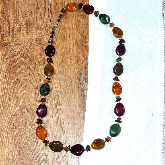 💎 Multiple Color Jade-like Necklace - Picture 5 of 8